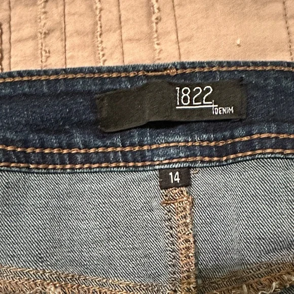 1822 Denim Dark Blue Jean Shorts size 14 excellent condition - Picture 2 of 3
